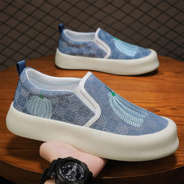 sports shoes