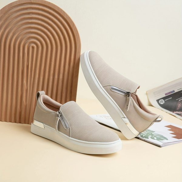 sports shoes